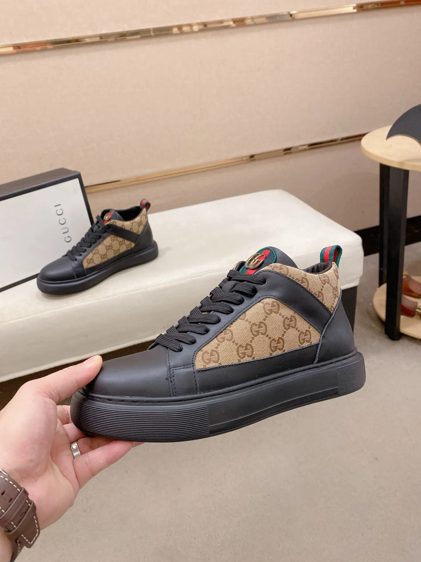 Men's clothing and shoes💰: 462💰 (GUCCI) The latest model from the official website🎁🎁Casual and fashionable men's shoes👟, hot style💥The style is simple and elegant, exclusive for trendy men. Unique official website's latest brand elements👑original Gucci decoration, fashionable and generous, the fabric is original cowhide ✅sheepskin lining, the official website specifies wear-resistant casual outsole, the classic model is taken in kind at the counter🎬38-44 (can be customized for 45 non-refundable)